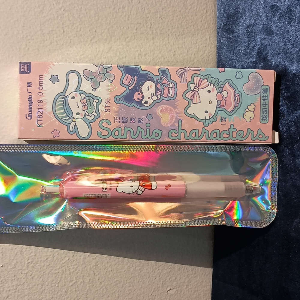 Sanrio Hello Kitty Small Makeup Bag - Picture 7 of 7